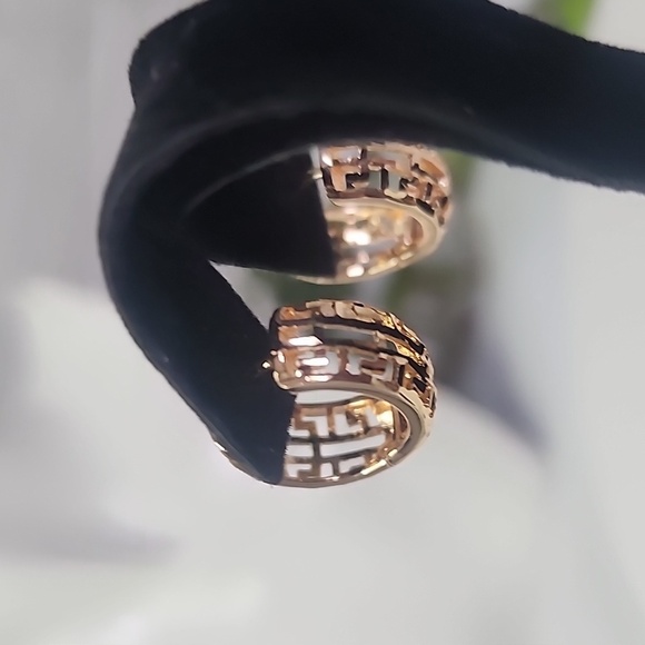 Small Gold Filled Hoop Earrings Greek Key Design New - Picture 6 of 8